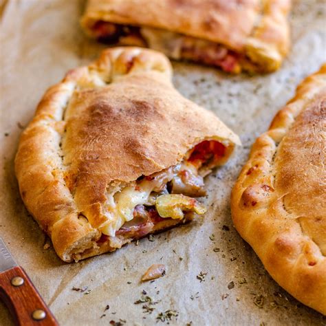 what is a calzone pizza